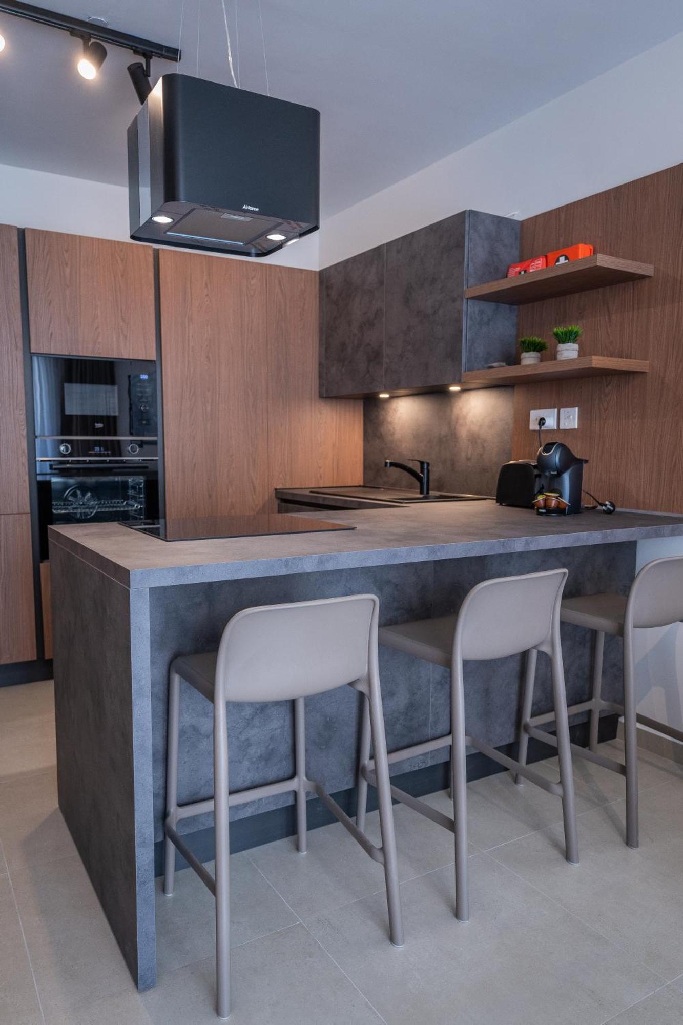 New Stylish Designer - Exceptional Location *