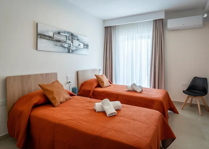 New Stylish Designer Apartment - Exceptional Location