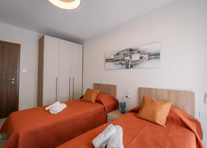 New Stylish Designer Apartment - Exceptional Location