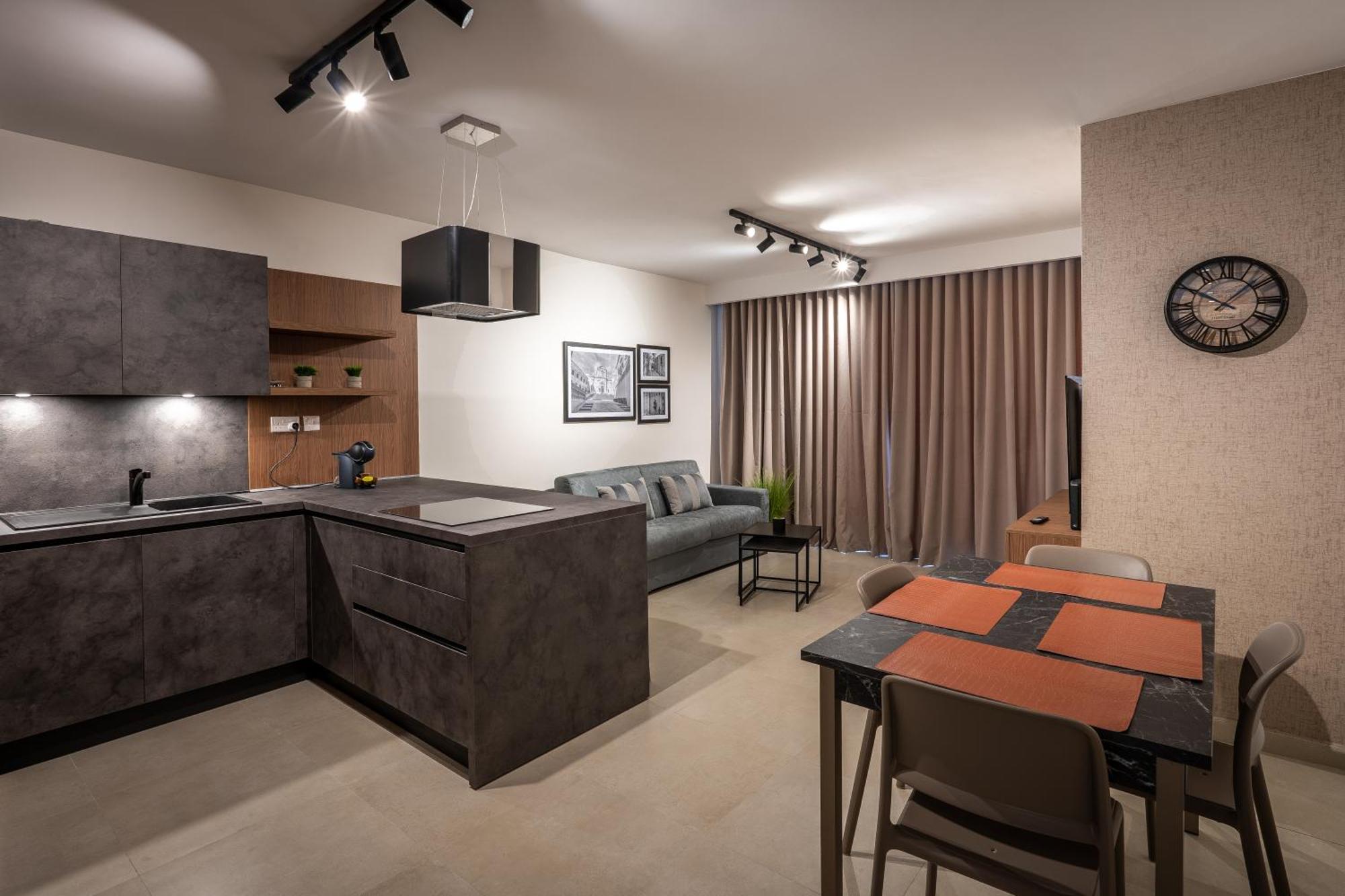 Apartment New Stylish Designer - Exceptional Location *