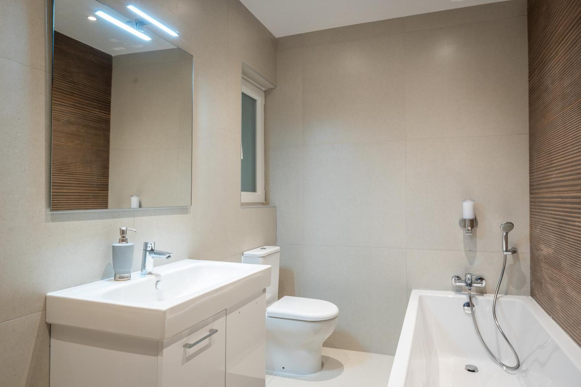 New Stylish Designer - Exceptional Location Apartment *